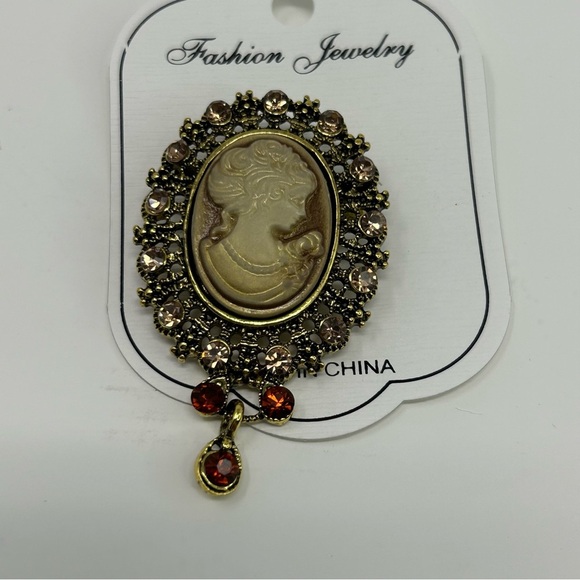 Vintage Style Victorian Lady Cameo Brooch Gold Tone Rhinestone Teardrop Tan - Picture 4 of 7
